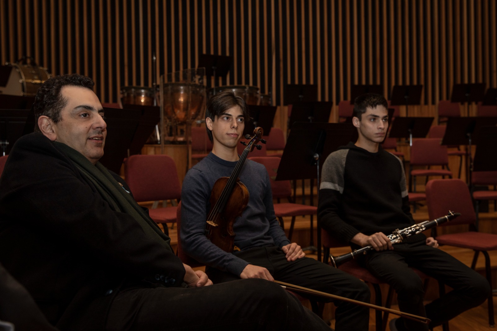 El secretario de Cultura, Leonardo Cifelli, con los músicos seleccionados de 2025.